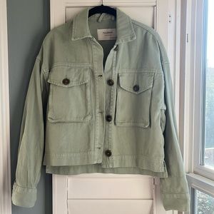 Pull&Bear women’s XS green twill buttoned jacket, light wear, great for spring!